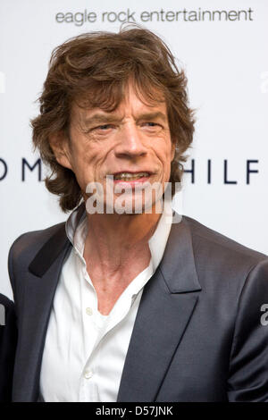 Britischer Sänger Mick Jagger von den Rolling Stones stellt während der Foto-Shooting auf dem Film "Stones In Exile" in der 63. Filmfestspiele von Cannes in Cannes, Frankreich, 19. Mai 2010. Foto: Hubert Boesl Stockfoto