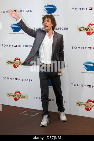 Britischer Sänger Mick Jagger von den Rolling Stones stellt während der Foto-Shooting auf dem Film "Stones In Exile" in der 63. Filmfestspiele von Cannes in Cannes, Frankreich, 19. Mai 2010. Foto: Hubert Boesl Stockfoto