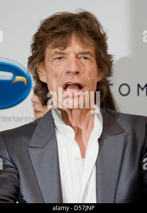 Britischer Sänger Mick Jagger von den Rolling Stones stellt während der Foto-Shooting auf dem Film "Stones In Exile" in der 63. Filmfestspiele von Cannes in Cannes, Frankreich, 19. Mai 2010. Foto: Hubert Boesl Stockfoto