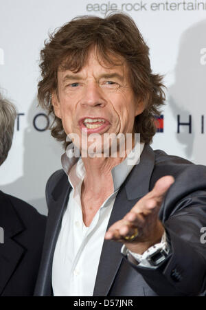 Britischer Sänger Mick Jagger von den Rolling Stones stellt während der Foto-Shooting auf dem Film "Stones In Exile" in der 63. Filmfestspiele von Cannes in Cannes, Frankreich, 19. Mai 2010. Foto: Hubert Boesl Stockfoto