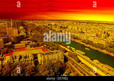 Luftaufnahme von Paris in den Sonnenuntergang. Stockfoto