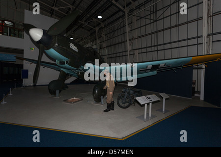 Junkers Ju 87 Stuka und enger Unterstützung Flugzeuge auf dem Display bei der Royal Air Force (RAF) Museum, London, England, UK Stockfoto