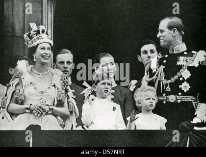 Königin ELIZABETH II Krönung 2. Juni 1953. Aus l: Queen Elizabeth, Prinz Charles, Prinzessin Anne, Herzog von Edinburgh Stockfoto