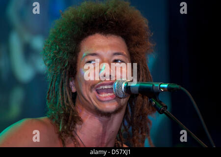 Dustin Thomas aus USA Spitzenleistung in Bali Spirit Festival (eine Welt eine Bühne) März 20-24 2013 in Bali, Indonesien. Stockfoto