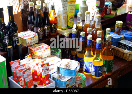 Innerhalb der natürlichen, ethischen und lokalen Produkten Laden namens 'unterhaltsam Elefanten', in Church Stretton, Shropshire. Stockfoto