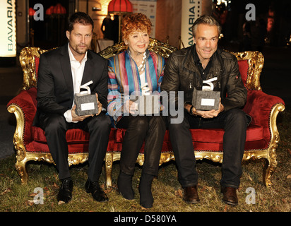 Til Schweiger, Herlinde Koelbl und Hannes Jaenicke in der Querdenker vergibt 2011 bei Bavaria Studios. München, Deutschland- Stockfoto