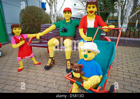 Lego-Familie im Park Legoland Windsor UK Stockfoto