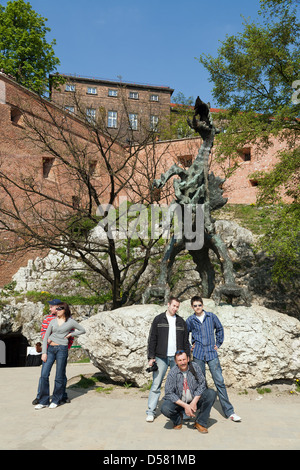 Krakau, Polen, ein Metall-Skulptur des legendären Wawel-Drachen Stockfoto