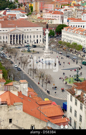 Ein Blick auf den Rossio-Platz und die Umgebung im Bereich Pombaline Lissabon. Stockfoto