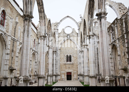 Die Ruinen der Igreja do Carmo, oder Carmo Kirche stehen gelassen, nach der Zerstörung des großen Erdbebens von 1755. Stockfoto