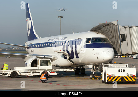 Warschau, Polen, viel Maschine am Flughafen Warschau Chopin Stockfoto