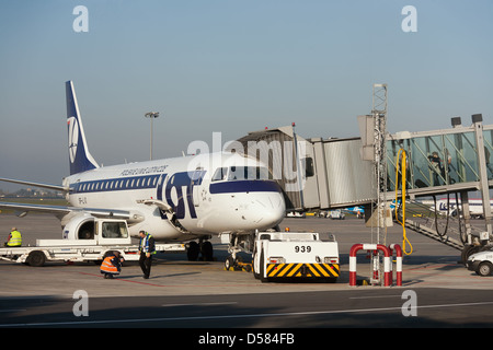 Warschau, Polen, viel Maschine am Flughafen Warschau Chopin Stockfoto