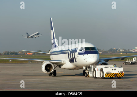 Warschau, Polen, viel Maschine am Flughafen Warschau Chopin Stockfoto