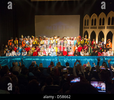 Vorhang, Leistung von Tausendundeinernacht im Theater der British International School, Kairo, Egpyt (BISC) Stockfoto