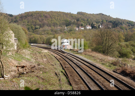 Bahngleise und Signalbox in Grindleford an der Hope Valley Line im Peak District Derbyshire England, Landverkehr Stockfoto