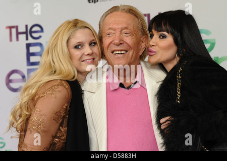 Yvonne Woelke Rolf Eden und Djamila Rowe bei der Premiere von "The Big Eden" im Kino Cinema Paris. Berlin-Deutschland Stockfoto