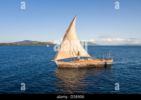 Traditionelles Segelboot in der Nähe von Nosy Be Insel im Norden von Madagaskar Stockfoto