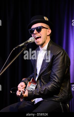 Bala Cynwyd, Pennsylvania, USA. 26. März 2013. RICKY REED des Arbeitskreises "Wallpaper", die live im Q102 IHeartRadio Theater in Bala Cynwyd PA (Credit Bild: Credit: Ricky Fitchett/ZUMAPRESS.com/Alamy Live News) Stockfoto