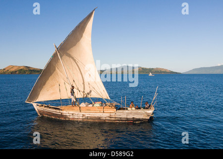 Traditionelles Segelboot in der Nähe von Nosy Be Insel im Norden von Madagaskar, am 26. Juni 2008 Stockfoto