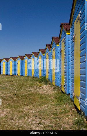 Strandhütten auf der East Beach in Littlehampton, West Sussex Stockfoto