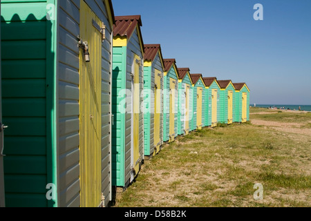 Strandhütten auf der East Beach in Littlehampton, West Sussex Stockfoto