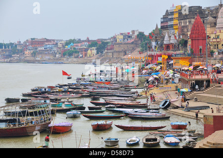 Blick auf Dasaswamedh Haupt-Ghat in Varanasi Stockfoto