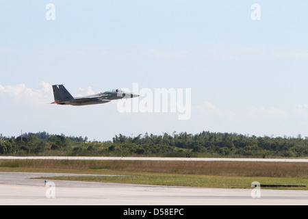 F/A-18 Hornet ist ein zweimotoriges Überschall, Allwetter-Träger-fähigen multirole Kampfjet, zur Luftkampf und Angriff Stockfoto