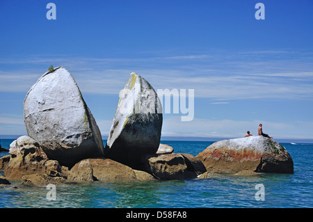 Split Apple Rock, Marahau, Tasman Bay, Abel Tasman Nationalpark, Tasman, Südinsel, Neuseeland Stockfoto