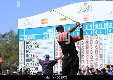 Tiger Woods (USA), 25. März 2013 - Golf: Tiger Woods der Vereinigten Staaten trifft seinen Abschlag am 11. Loch während der Endrunde der Arnold Palmer Invitational im Bay Hill Club und Lodge in Bay Hill, in der Nähe von Orlando, Florida, Vereinigte Staaten von Amerika. (Foto von Yasuhiro JJ Tanabe/AFLO) Stockfoto