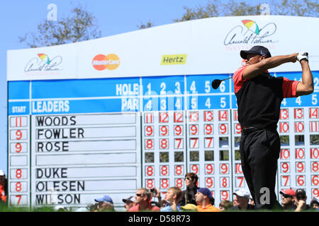 Tiger Woods (USA), 25. März 2013 - Golf: Tiger Woods der Vereinigten Staaten trifft seinen Abschlag auf das 15. Loch während der Endrunde der Arnold Palmer Invitational im Bay Hill Club und Lodge in Bay Hill, in der Nähe von Orlando, Florida, Vereinigte Staaten von Amerika. (Foto von Yasuhiro JJ Tanabe/AFLO) Stockfoto