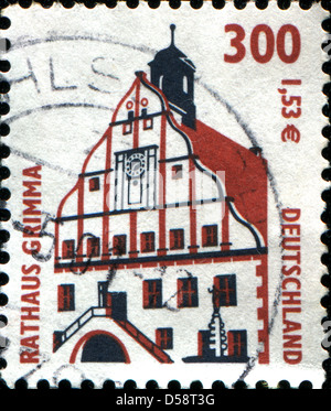 Deutschland - zeigt ca. 1994 A Briefmarke gedruckt in der Bundesrepublik Deutschland Rathaus in Grimma Market Square, ca. 1994 Stockfoto