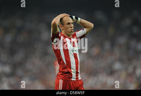 Bayerns Arjen Robben Gesten während der UEFA Champions League Finale FC Bayern München Vs FC Internazionale Milano im Santiago Bernabeu Stadion in Madrid, Spanien, 22. Mai 2010. Inter besiegt Bayern München 2: 0 und gewann die Champions League 2010. Foto: Andreas Gebert Stockfoto