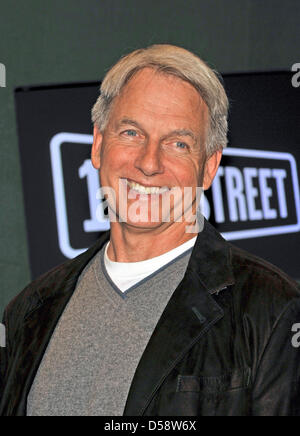 US-Schauspieler Mark Harmon lächelt einem Fototermin in München, Deutschland, 25. Mai 2010. Harmon fördert seine TV-Serie "Navy CIS" für TV-Sender Sat. 1 und Sky. Sky Sender 13th Street wird die ersten drei Staffeln in einem Marathon an drei aufeinander folgenden Wochenenden ab 12. Juni 2010 ausgestrahlt. Sat. 1 überträgt Double Features der sechsten Staffel am Sonntag, 20:15 von 1 Stockfoto