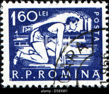 Rumänien - ca. 1956: Eine Briefmarke gedruckt in Rumänien zeigt Läufer ca. 1956 startbereit Stockfoto