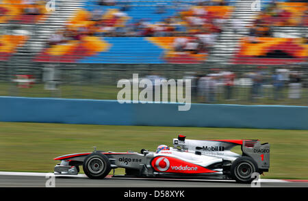 Britische Formel1-Fahrer Jenson Button McLaren Mercedes steuert seine Rennwagen während der Qualifikation für den Formel 1 Grand Prix in Istanbul Park Circuit in Istanbul, Türkei, 29. Mai 2010. Der Grand Prix der Türkei am 30. Mai 2010 stattfinden wird, Taste startet von der position her. Foto: JAN WOITAS Stockfoto