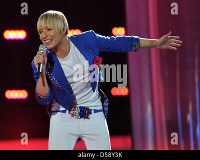 Milan Stankovic vertreten Serbien führt während des Finales des Eurovision Song Contest Finale in Oslo, Norwegen, 29. Mai 2010. Foto: Jörg Carstensen Dpa +++(c) Dpa - Bildfunk +++ Stockfoto