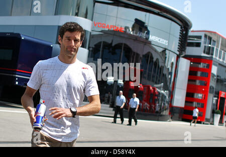 Der Australische Formel-1-Prominente Mark Webber von Red Bull Läuft bin Sonntag (30.05.2010) Durch Das Fahrerlager der Rennstrecke in Istanbul. Mit Dem Großen Preis der Sprache gestartet bin Heutigen Sonntag Das Siebte Rennen der Formel-1-Saison 2010. Foto: Jan Woitas dpa Stockfoto