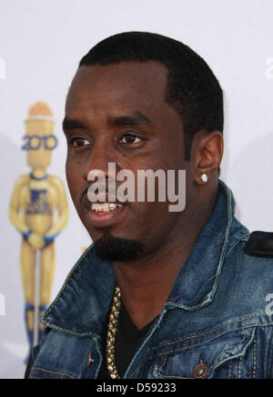 US-Hiphop-Mogul Sean John Combs Alias P.Diddy auf der 2010 MTV Movie Awards im Gibson Amphitheater in Universal Studien in Universal City, Kalifornien, USA, 6. Juni 2010 kommt. Die Filme werden von Produzenten und Führungskräfte aus MTV ernannt und die Gewinner werden online von der Öffentlichkeit gewählt. Foto: Hubert Boesl Stockfoto