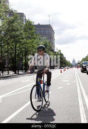 Kronprinz Frederik von Dänemark während ein Fahrrad Fahrt durch Washington, USA, 7. Juni 2010.  Während seine Frau die Frauen zu liefern - Konferenz investieren Frauen nahm er Teil einer Royal DC-Fahrt mit der League of American Radfahrer. Foto: Albert Nieboer (Niederlande) Stockfoto