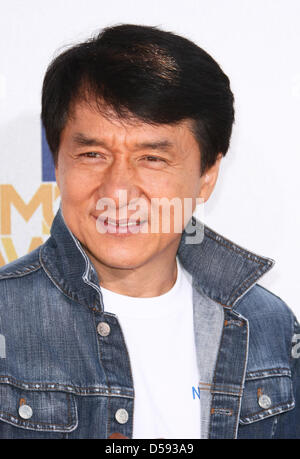 Schauspieler Jackie Chan kommt für die MTV Movie Awards 2010 im Gibson Amphitheater in Universal Studien in Universal City, Kalifornien, USA, 6. Juni 2010. Die Filme werden von Produzenten und Führungskräfte aus MTV ernannt und die Gewinner werden online von der Öffentlichkeit gewählt. Foto: Hubert Boesl Stockfoto