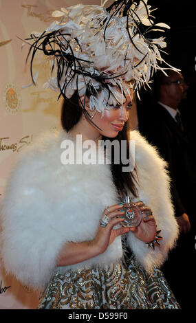 Dänische Sängerin Aura Dione kommt bei der Parfum-Launch-Party von Thomas Sabo (nicht abgebildet) in der Spiegelsalon in München, Deutschland, 16. Juni 2010. Unternehmer-Sabo hatte für die Präsentation seiner ersten Parfum "Charm Rose" eingeladen. Foto: Ursula Düren Stockfoto