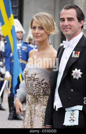 Prinz Nikolaos von Griechenland und seine Frau Tatiana Blatnik kommen für die Hochzeit von Kronprinzessin Victoria von Schweden und Daniel Westling in Stockholm, Schweden, 19. Juni 2010. Foto: Albert Nieboer (Niederlande) Stockfoto