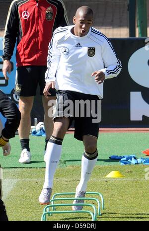 Deutsche Spieler Jerome Boateng während einer Trainingseinheit der deutschen Fußball-Nationalmannschaft im Super Stadium in Atteridgeville in der Nähe von Pretoria, 20. Juni 2010. Foto: Bernd Weißbrod dpa Stockfoto