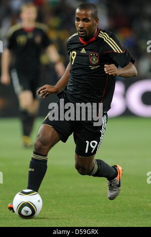 Deutschlands Cacau während des 2010 FIFA World Cup Gruppe D-match zwischen Ghana und Deutschland in Soccer City, Johannesburg, Südafrika 23. Juni 2010. Foto: Marcus Brandt Dpa - entnehmen Sie bitte http://dpaq.de/FIFA-WM2010-TC Stockfoto