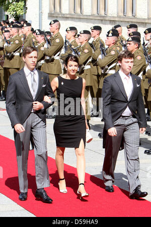 Prinz Louis (L-R), Prinzessin Tessy und Prinz Sebastian Atttend die Masse der nationale Tag von Luxemburg, Luxemburg, 23. Juni 2010 zu markieren. Foto: Patrick van Katwijk Stockfoto