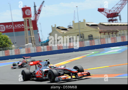 Britischer Fahrer Lewis Hamilton von McLaren Mercedes beim Qualifying auf dem Stadtkurs von Valencia, Spanien, 26. Juni 2010. Die 2010 war Formel 1 Grand Prix von Europa am 27. Juni statt. Foto: David Ebener Stockfoto