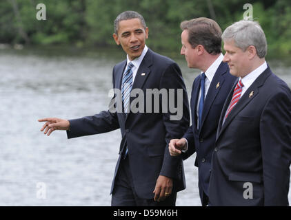 US-Präsident Barack Obama, der britische Premierminister David Cameron und der kanadische Premierminister Stephen Harper, (L, R) Get-together auf dem G8-Gipfel in Huntsville, Kanada, 25. Juni 2010. Die Staats-und Regierungschefs der führenden wirtschaftlichen Nationen der Welt treffen sich in der Region Muskoka die G8 und die anschließende G20-Gipfel. Foto: Peer Grimm Stockfoto