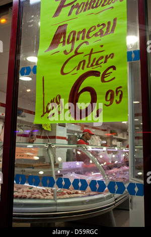 Arabische halal Metzger in Belleville, Paris, Frankreich Stockfoto