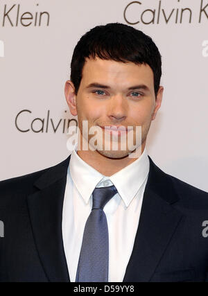 Der amerikanische Schauspieler Kellan Lutz kommt bei der Show des Labels Calvin Klein während der Mercedes-Benz Fashion Week in Berlin, Deutschland, 7. Juli 2010. Im Rahmen der Fashion Week Berlin werden Trends für die Saison Frühjahr/Sommer 2011 bis 11. Juli 2010 präsentiert. Foto: Britta Pedersen Stockfoto