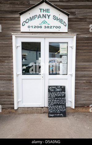 Die Firma Schuppen Fische shop, Café und Restaurant Mersea Island in der Nähe von Colchester UK Stockfoto